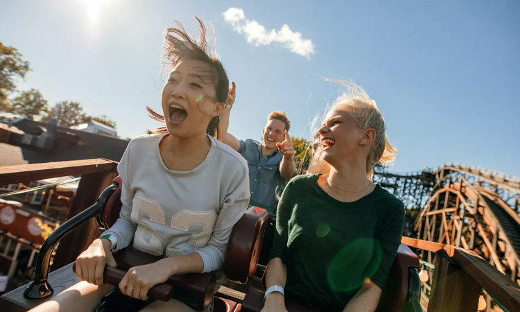 Friuends on a roller coaster, a perfect friend-date experience